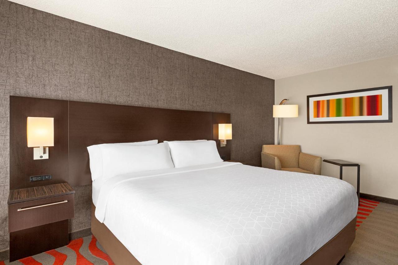 Holiday Inn Boston - Cambridge Area By Ihg Somerville Exterior photo