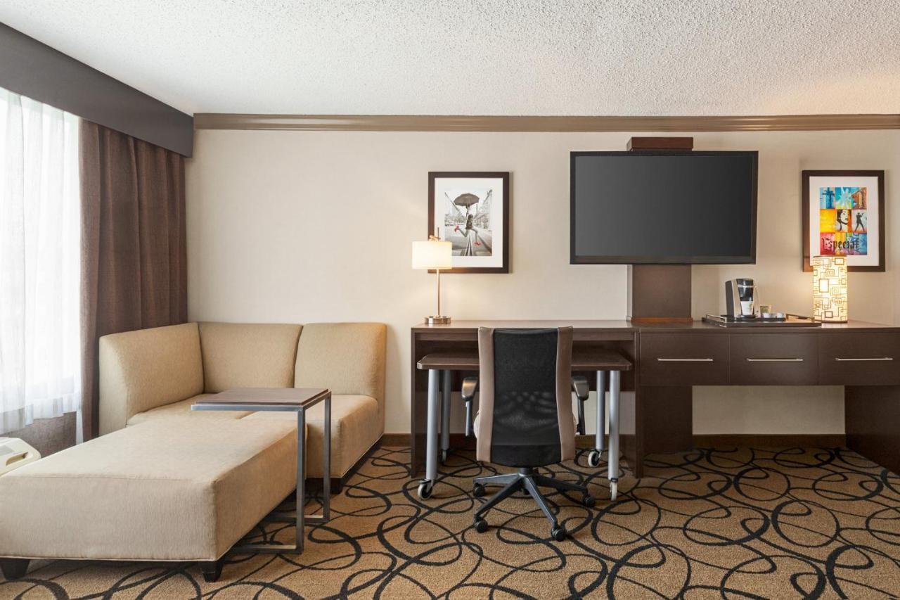 Holiday Inn Boston - Cambridge Area By Ihg Somerville Exterior photo
