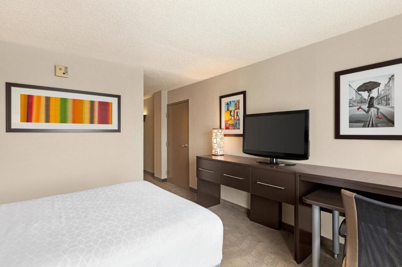 Holiday Inn Boston - Cambridge Area By Ihg Somerville Exterior photo