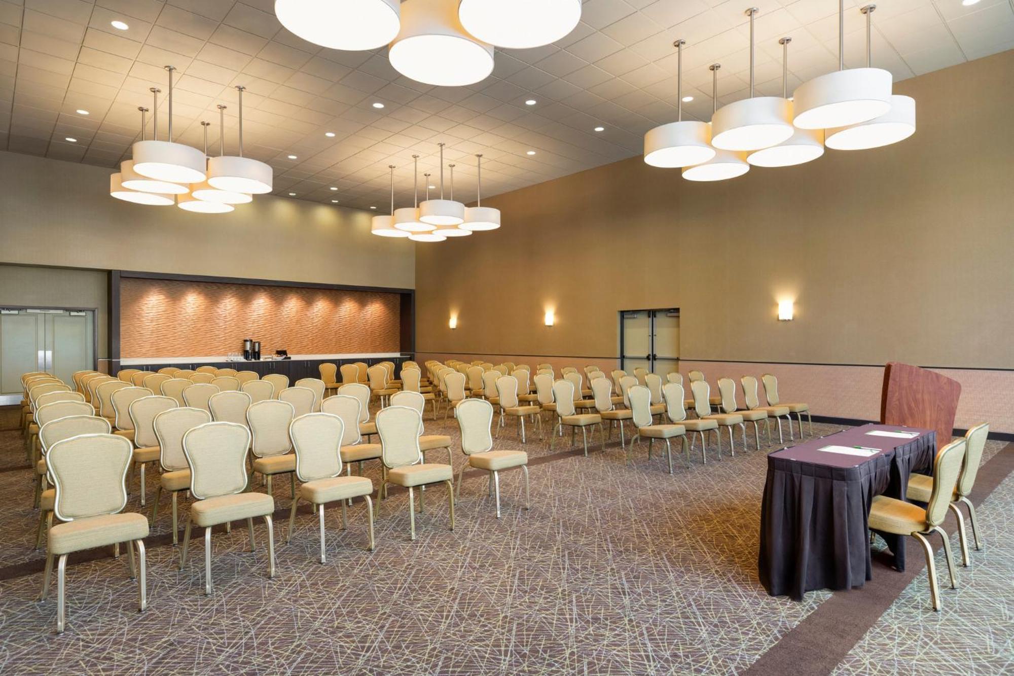 Holiday Inn Boston - Cambridge Area By Ihg Somerville Exterior photo